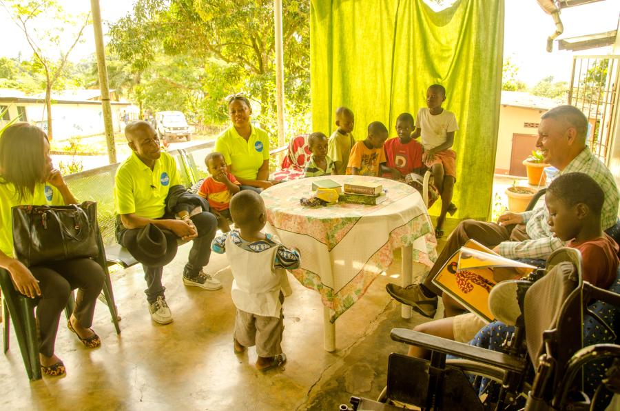 Visite de l'orphelinat Mama KOKO